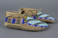 Flathead%20artist%2C%20%3Cb%3E%3Ci%3E%20Moccasins%3C%2Fi%3E%3C%2Fb%3E%2C%20ca.%201880%2C%20glass%20beads%20on%20hide%2C%20The%20Elizabeth%20Cole%20Butler%20Collection%2C%20no%20known%20copyright%20restrictions%2C%202012.126.81a%2Cb